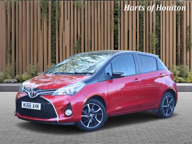 Toyota Yaris 1.33 Design VVT-i 5DR Hatchback Petrol Red/black