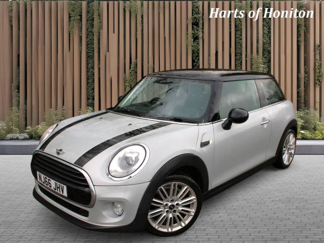 Mini Hatchback 1.5 Cooper D 3DR Hatchback Diesel Silver With A Black Roof